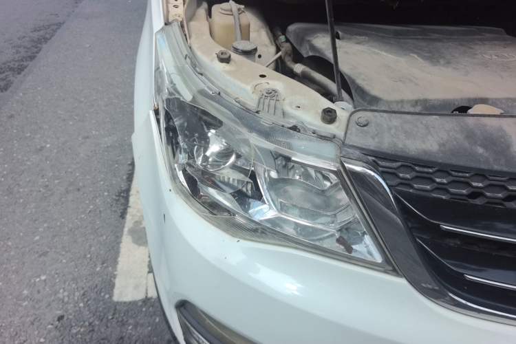 Used Baojun 730 2016 1.8L iAMT Luxury Model 7 Seats Right Front Headlight