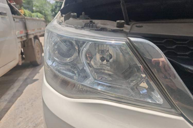 Used Baojun 730 2016 1.8L iAMT Luxury Model 7 Seats Right Front Headlight