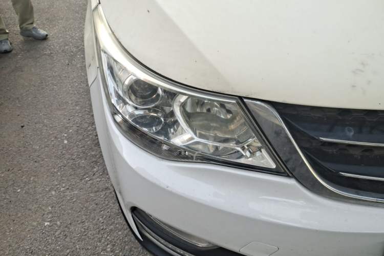 Used Baojun 730 2016 1.8L iAMT Luxury Model 7 Seats Right Front Headlight