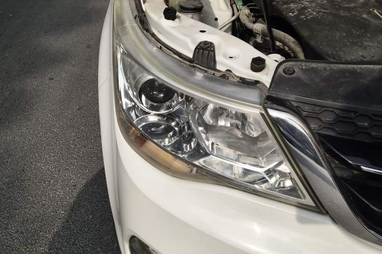 Used Baojun 730 2016 1.8L iAMT Luxury Model 7 Seats Right Front Headlight
