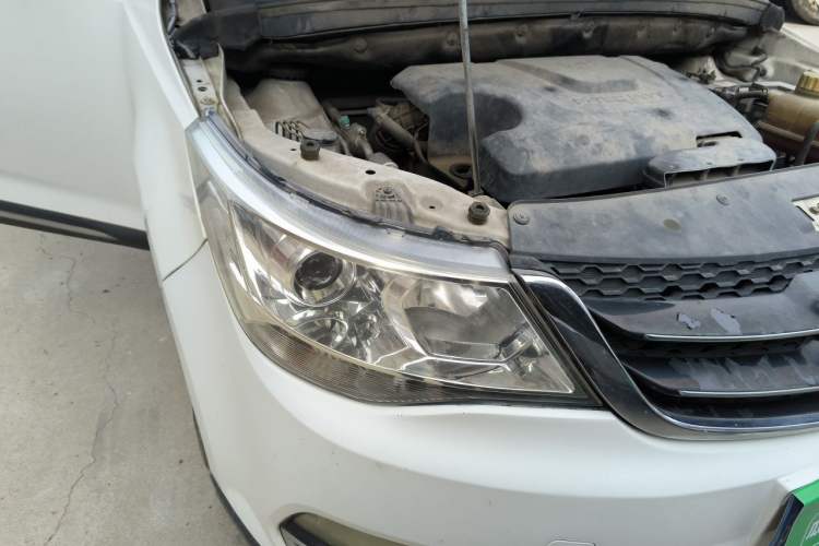 Used Baojun 730 2016 1.5L Manual Luxury Edition 7 Seats Right Front Headlight