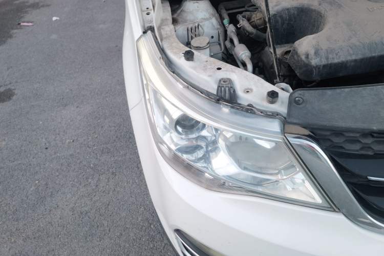 Used Baojun 730 2016 Revised 1.5L Manual Standard Version 7 Seats China V Emission Standard Right Front Headlight