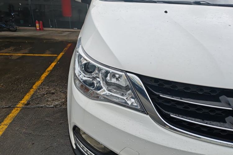 Used Baojun 730 2016 1.5T Manual Luxury Edition 7 Seats Right Front Headlight