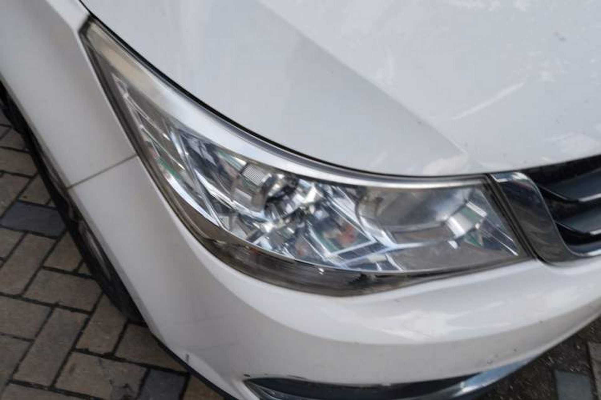 Used Baojun 730 2016 1.8L iAMT Luxury Model 7 Seats Right Front Headlight