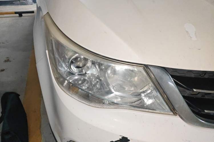 Used Baojun 730 2016 1.5T Manual Comfort Version 7 Seats Right Front Headlight