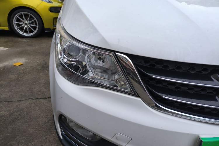 Used Baojun 730 2016 1.5T Manual Comfort Version 7 Seats Right Front Headlight