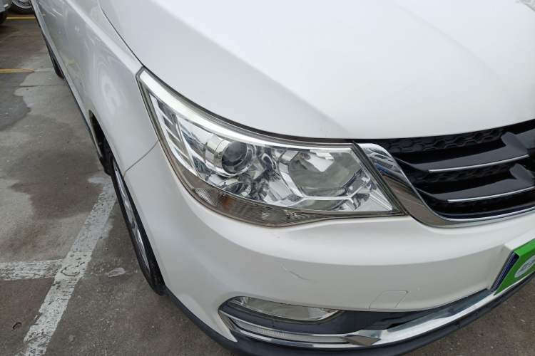 Used Baojun 730 2016 1.8L iAMT Comfort Version 7 Seats Right Front Headlight