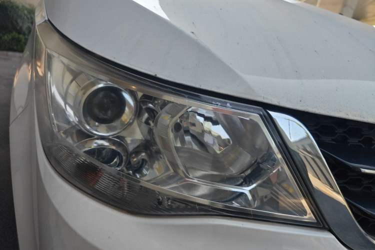 Used Baojun 730 2016 1.5T Manual Luxury Edition 7 Seats Right Front Headlight
