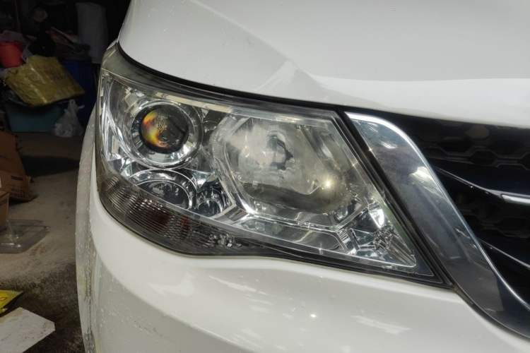 Used Baojun 730 2016 1.5T Manual Comfort Version 7 Seats Right Front Headlight