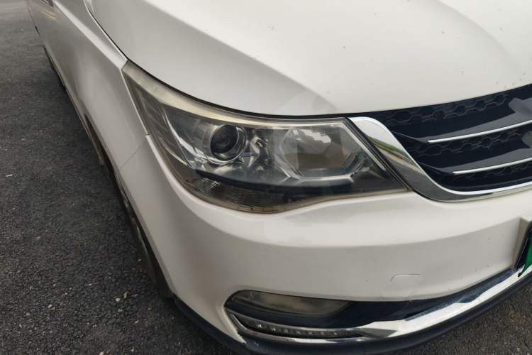 Used Baojun 730 2016 1.5T Manual Comfort Version 7 Seats Right Front Headlight
