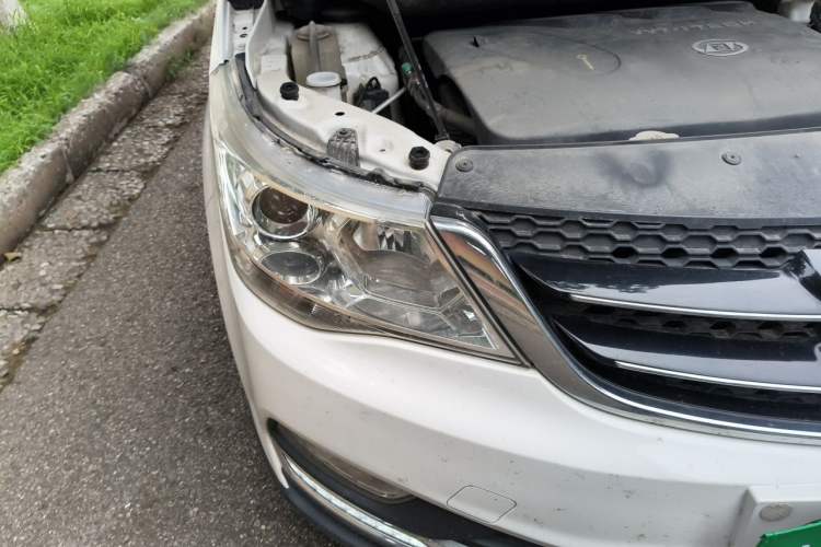 Used Baojun 730 2016 1.8L iAMT Luxury Model 7 Seats Right Front Headlight