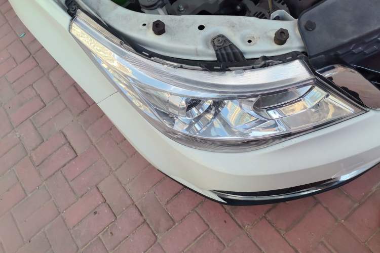 Used Baojun 730 2016 1.8L Manual Comfort Version 7 Seats Right Front Headlight
