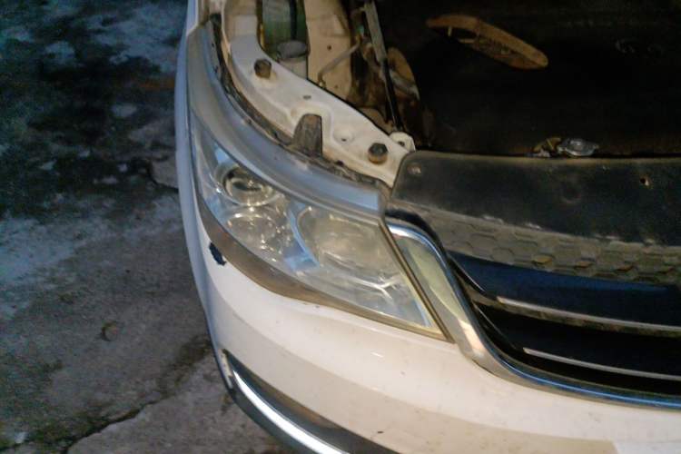 Used Baojun 730 2016 1.8L iAMT Luxury Model 7 Seats Right Front Headlight
