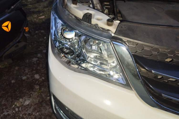 Used Baojun 730 2016 1.8L iAMT Comfort Version 7 Seats Right Front Headlight