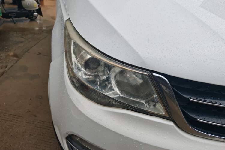 Used Baojun 730 2016 1.5L Manual Luxury Edition 7 Seats Right Front Headlight
