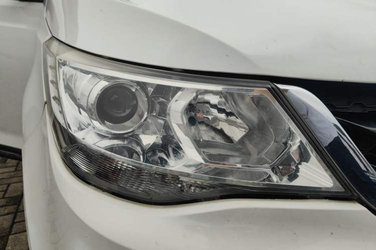 Used Baojun 730 2016 1.8L Manual Luxury Edition 7 Seats Right Front Headlight