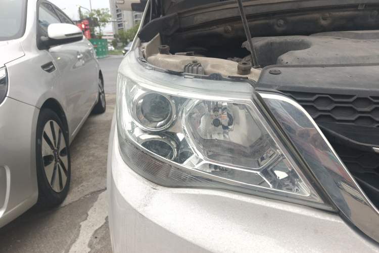 Used Baojun 730 2016 1.5L Manual Luxury Edition 7 Seats Right Front Headlight