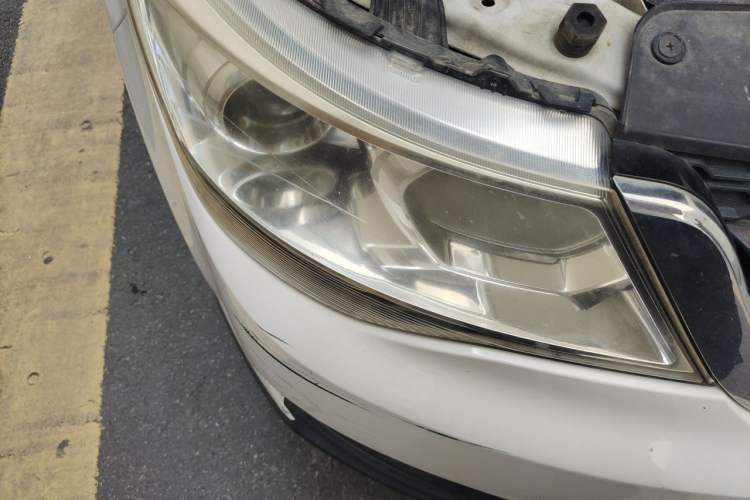 Used Baojun 730 2016 1.8L Manual Comfort Version 7 Seats Right Front Headlight
