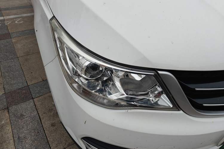 Used Baojun 730 2016 Revised 1.5L Manual Standard Version 7 Seats China V Emission Standard Right Front Headlight