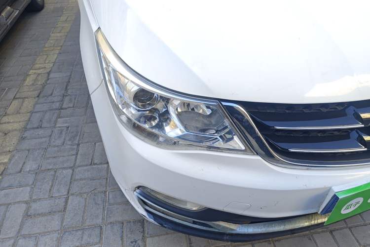 Used Baojun 730 2016 1.8L iAMT Comfort Version 7 Seats Right Front Headlight