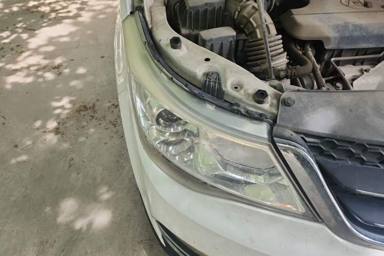 Used Baojun 730 2016 1.5T Manual Luxury Edition 7 Seats Right Front Headlight