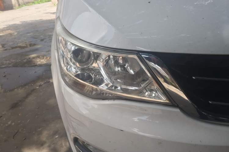 Used Baojun 730 2016 1.5T Manual Comfort Version 7 Seats Right Front Headlight