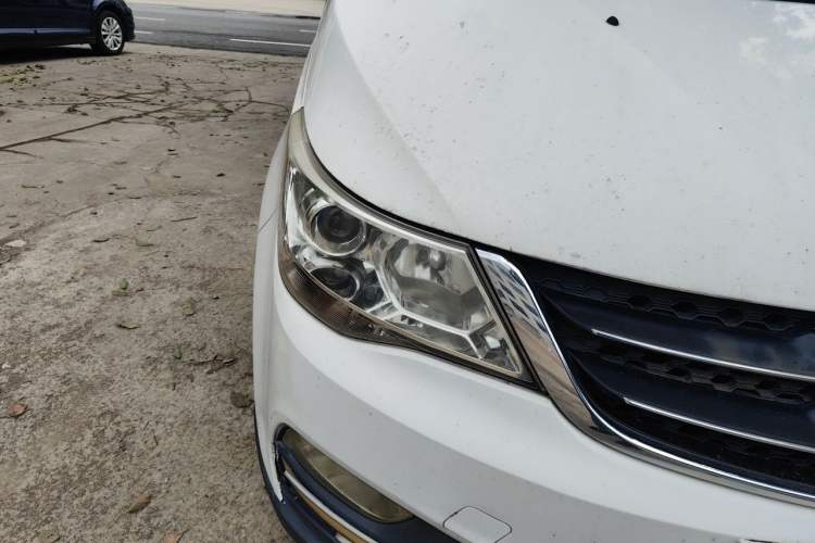 Used Baojun 730 2016 1.5T Manual Comfort Version 7 Seats Right Front Headlight