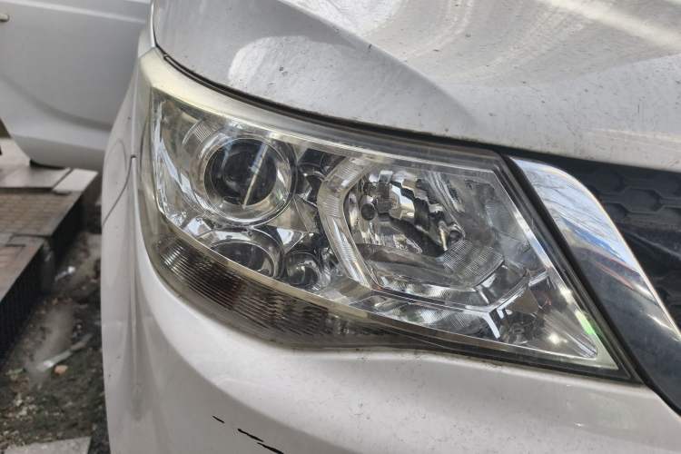 Used Baojun 730 2016 1.5L Manual Standard Version 5 Seats Right Front Headlight