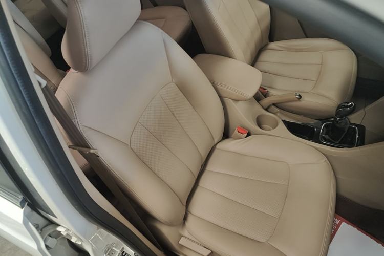 Used Baojun 730 2016 1.5L Manual Comfort Version 7 Seats China V Emission Standard Right Front Seat