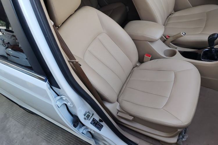 Used Baojun 730 2016 1.5T Manual Luxury Edition 7 Seats Right Front Seat