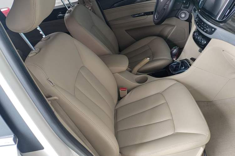 Used Baojun 730 2016 1.5L Manual Comfort Version 7 Seats China V Emission Standard Right Front Seat