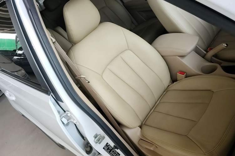 Used Baojun 730 2016 Revised 1.5L Manual Standard Version 7 Seats China V Emission Standard Right Front Seat