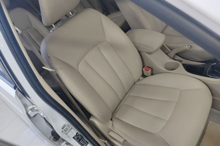 Used Baojun 730 2016 1.5T Manual Comfort Version 7 Seats Right Front Seat
