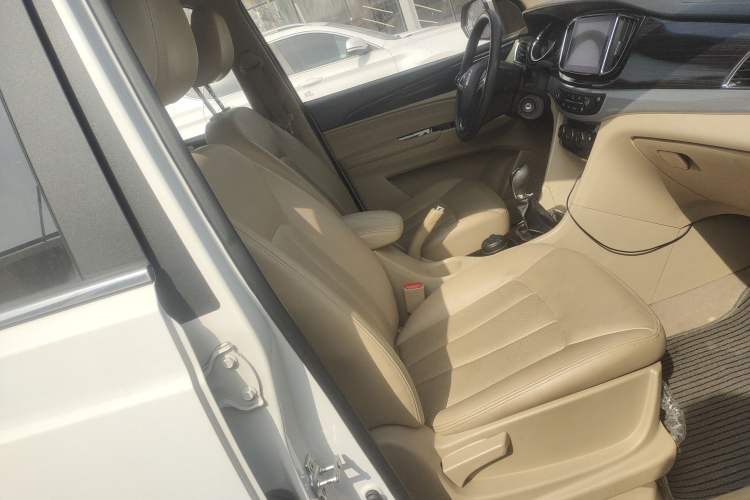 Used Baojun 730 2016 1.5L Manual Comfort Version 7 Seats China V Emission Standard Right Front Seat