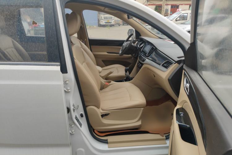 Used Baojun 730 2016 1.5L Manual Comfort Version 7 Seats China V Emission Standard Right Front Seat