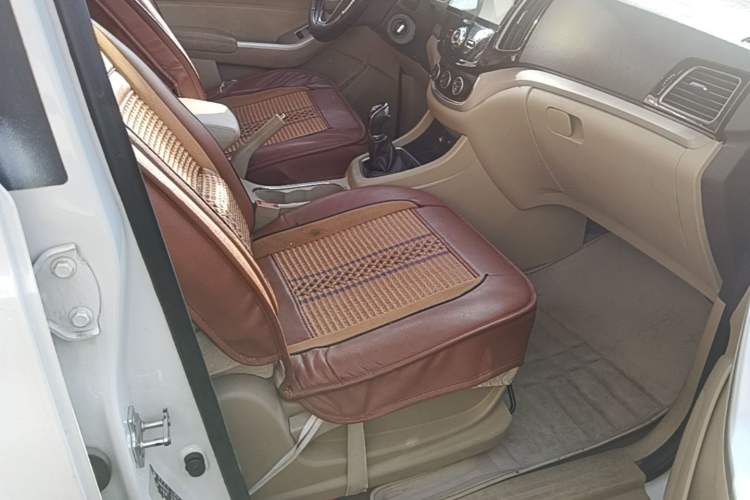 Used Baojun 730 2016 1.5L Manual Value Edition 7 Seats China V Emission Standard Right Front Seat