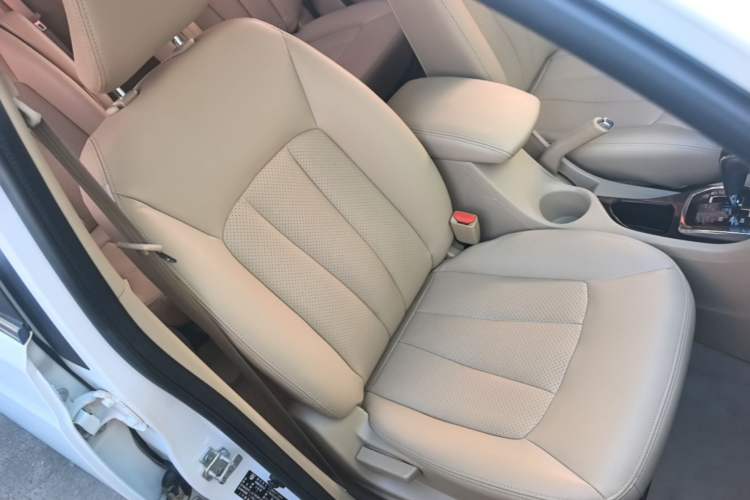 Used Baojun 730 2016 1.8L iAMT Comfort Version 7 Seats Right Front Seat