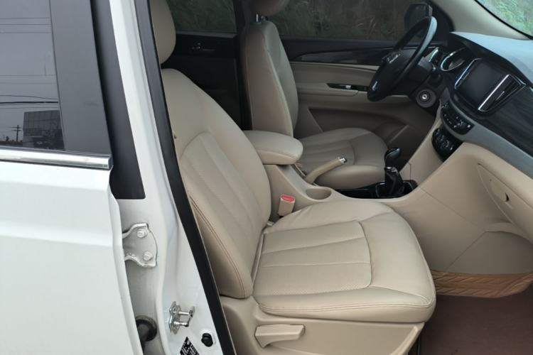 Used Baojun 730 2016 1.5L Manual Comfort Version 7 Seats China V Emission Standard Right Front Seat
