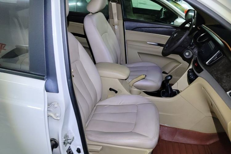 Used Baojun 730 2016 Revised 1.5L Manual Standard Version 7 Seats China V Emission Standard Right Front Seat