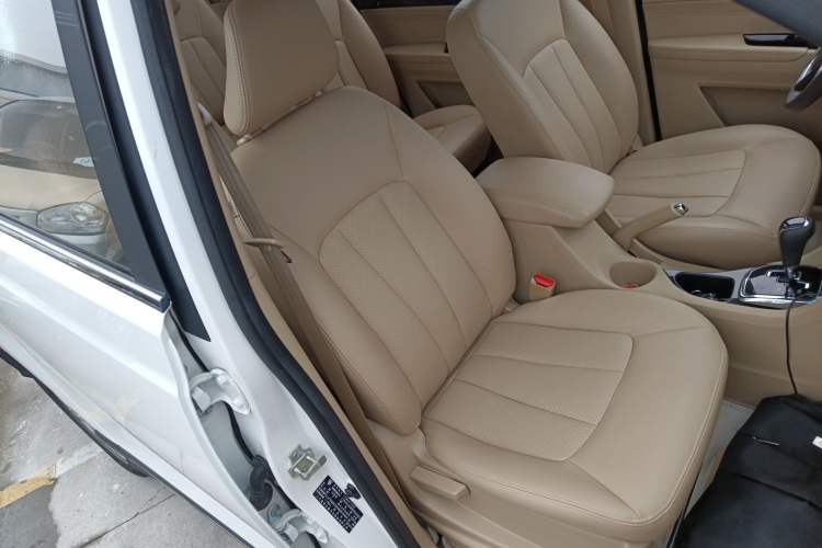 Used Baojun 730 2016 1.8L iAMT Comfort Version 7 Seats Right Front Seat
