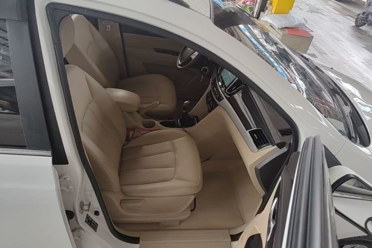 Used Baojun 730 2016 1.5L Manual Comfort Version 7 Seats China V Emission Standard Right Front Seat