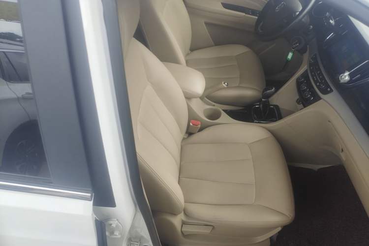 Used Baojun 730 2016 1.5L Manual Comfort Version 7 Seats China V Emission Standard Right Front Seat