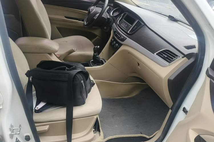 Used Baojun 730 2016 1.5L Manual Value Edition 7 Seats China V Emission Standard Right Front Seat