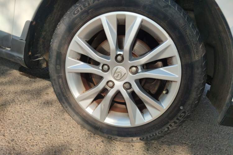 Used Baojun 730 2016 1.5L Manual Luxury Edition 7 Seats Right Front Wheel Hub