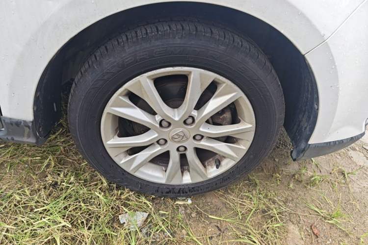 Used Baojun 730 2016 1.5L Manual Comfort Version 7 Seats China V Emission Standard Right Front Wheel Hub