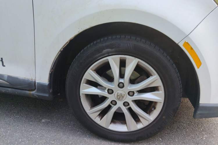 Used Baojun 730 2016 1.5L Manual Luxury Edition 7 Seats Right Front Wheel Hub