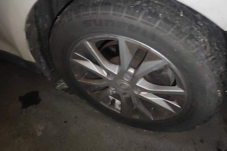 Used Baojun 730 2016 1.5T Manual Comfort Version 7 Seats Right Front Wheel Hub