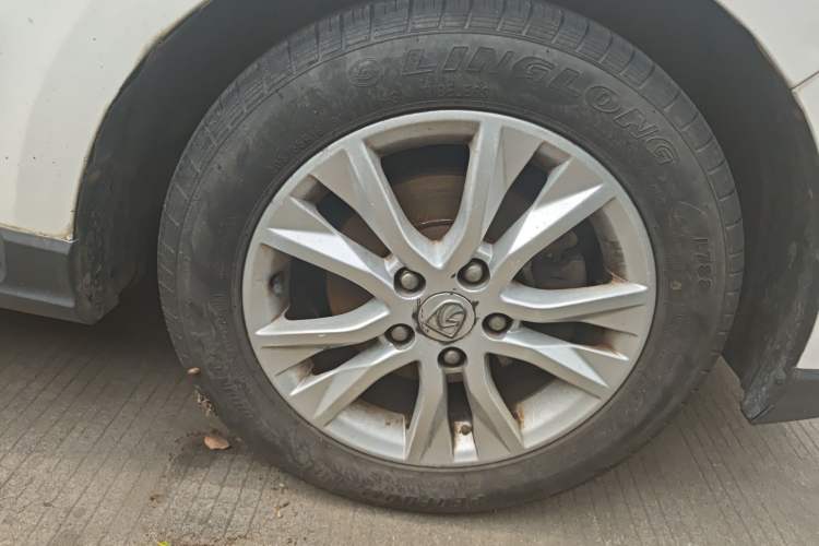Used Baojun 730 2016 1.5T Manual Comfort Version 7 Seats Right Front Wheel Hub