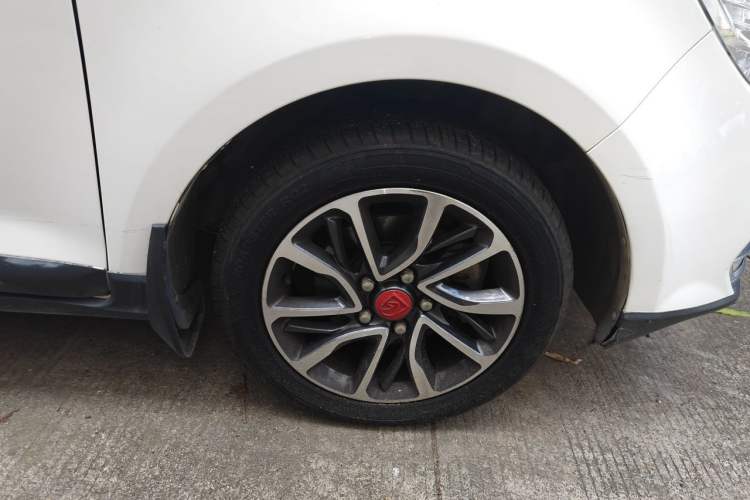 Used Baojun 730 2016 1.5L Manual Luxury Edition 7 Seats Right Front Wheel Hub