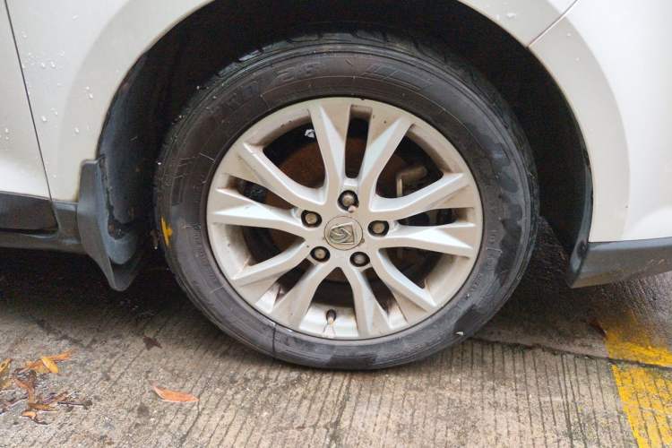 Used Baojun 730 2016 1.8L iAMT Comfort Version 7 Seats Right Front Wheel Hub